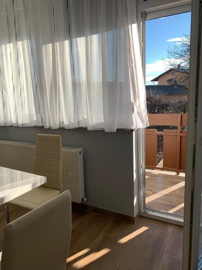 Modern Two Bedroom Flat With Balcony 伦蒂 外观 照片