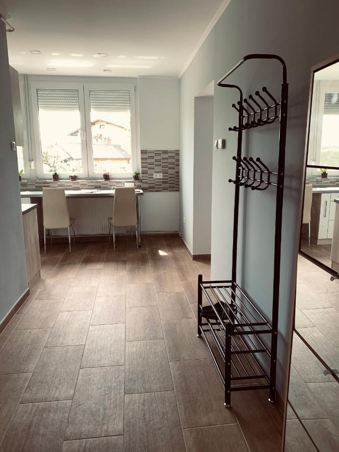 Modern Two Bedroom Flat With Balcony 伦蒂 外观 照片