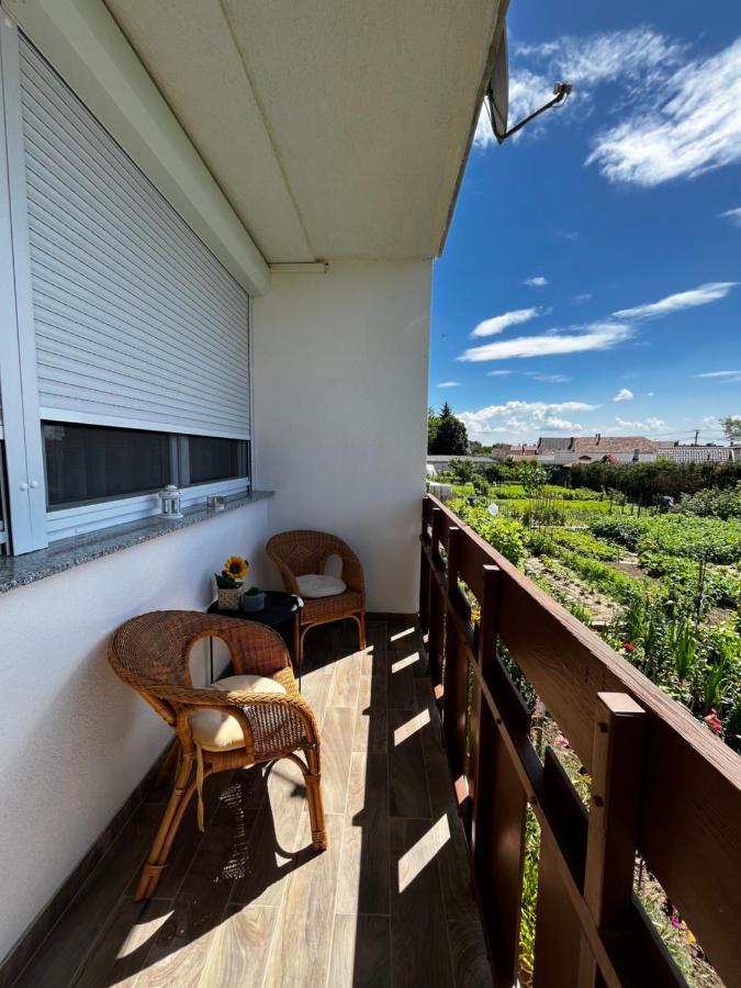 Modern Two Bedroom Flat With Balcony 伦蒂 外观 照片