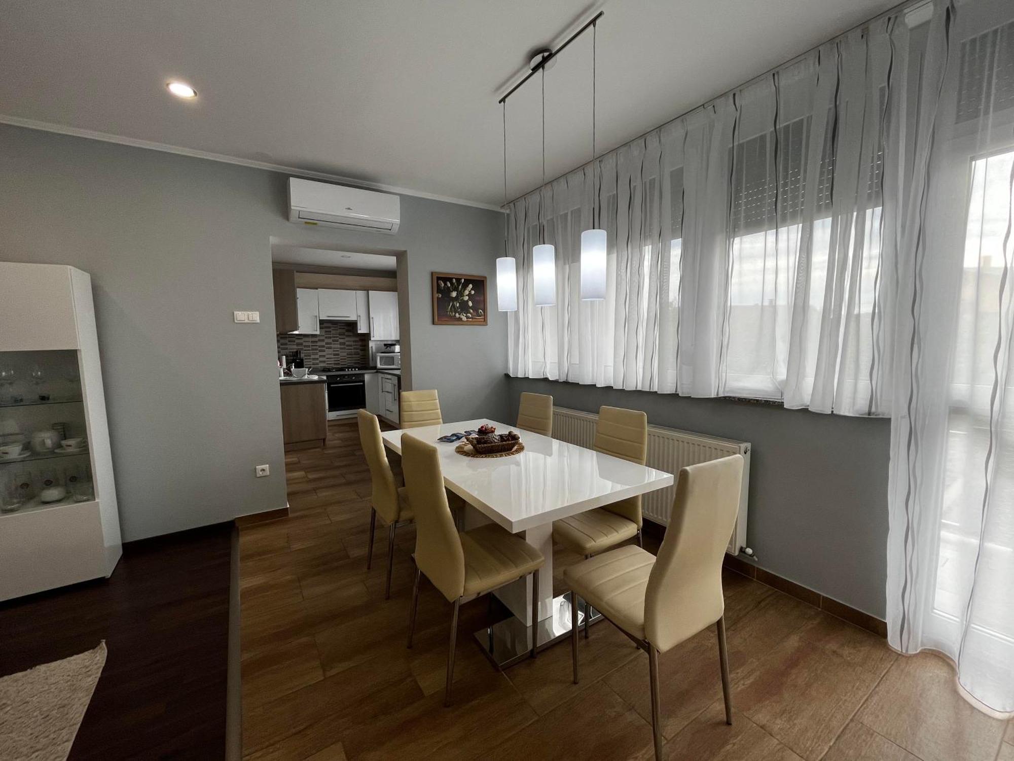 Modern Two Bedroom Flat With Balcony 伦蒂 外观 照片